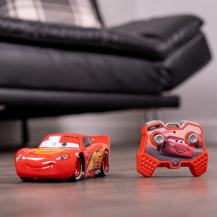 Jada Toys Pixar Cars 1:24 Lightning McQueen RC Remote Control Car 2.4 GHz Red Toys for Kids